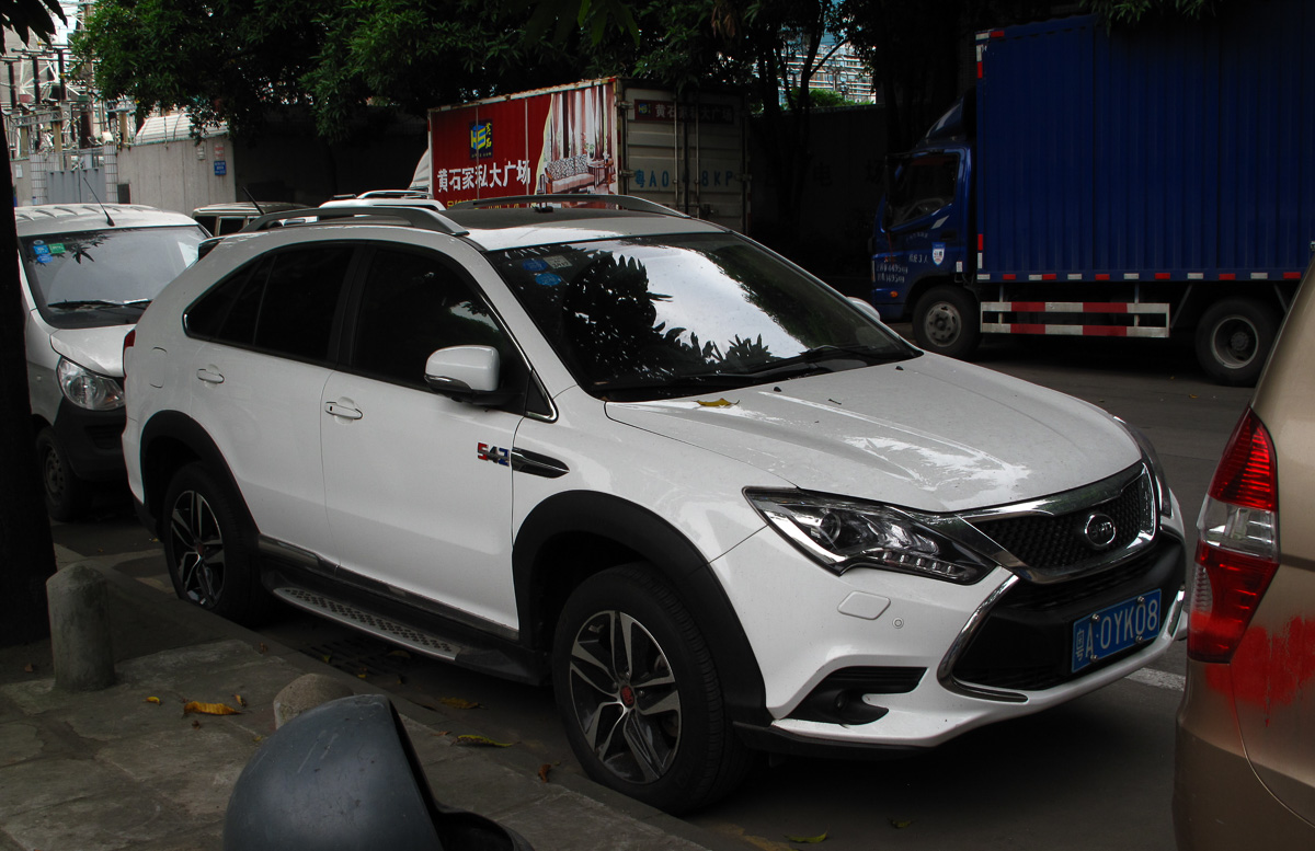 Place: Guangzhou, Guangdong Province
Chinese name: 比亚迪唐 (bǐyǎdí táng)
Year of launch: 2014 (S6: 2010)
BYD Auto is a subsidiary of BYD Compan