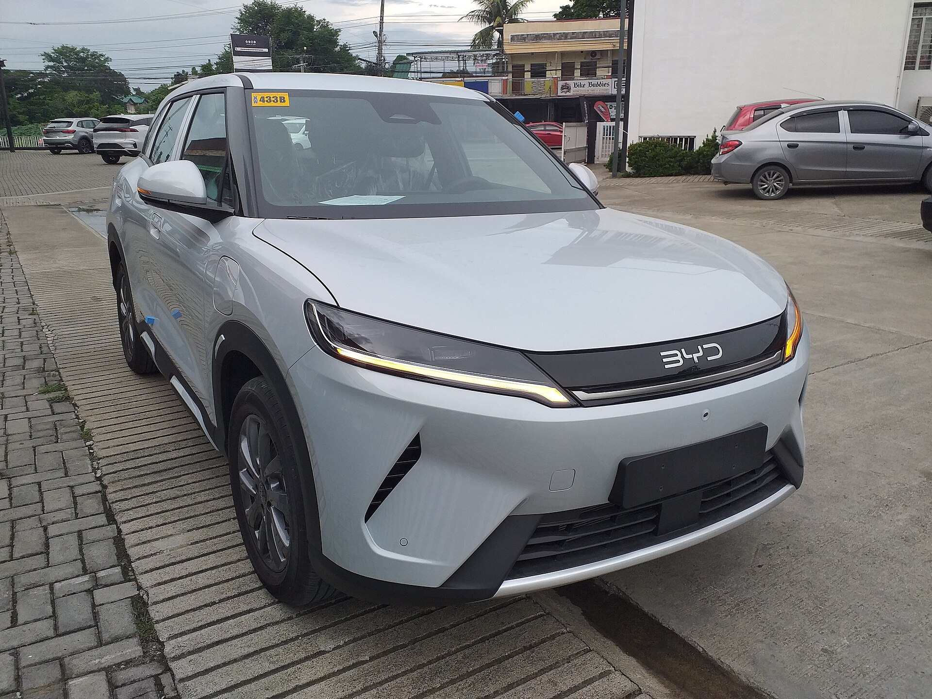 BYD Atto 2 DM-i Premium was parked at BYD Cabanatuan City (BYD Value Sales, Inc.) Photo locationː Km. 117 Maharlika Highway, Barangay Bitas,